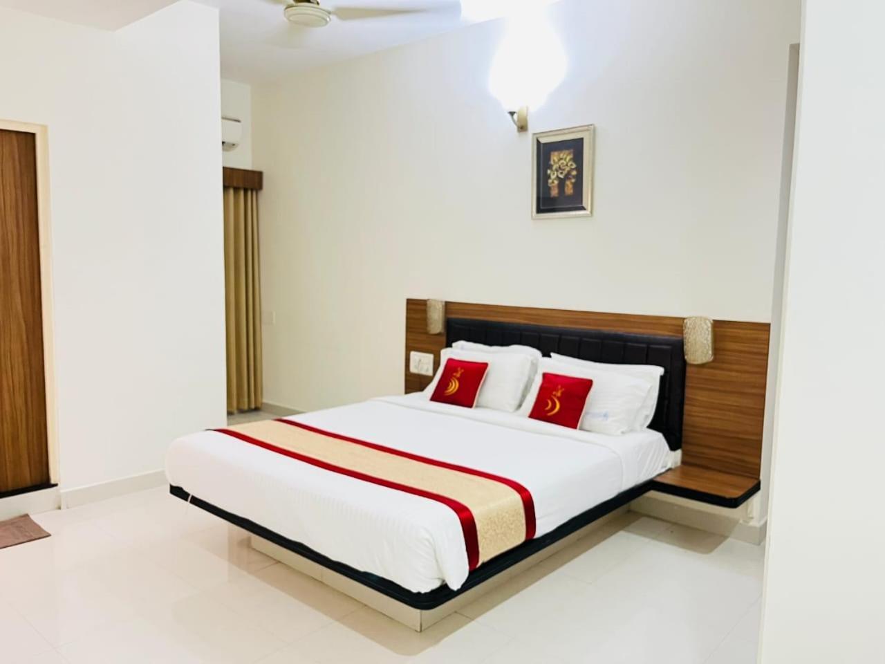 Hotel Grand Bee Bangalore Exterior foto